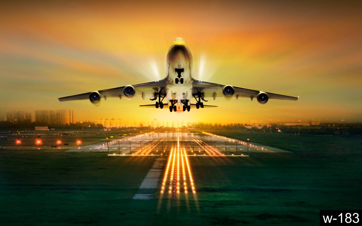 Самолет на взлетной полосе