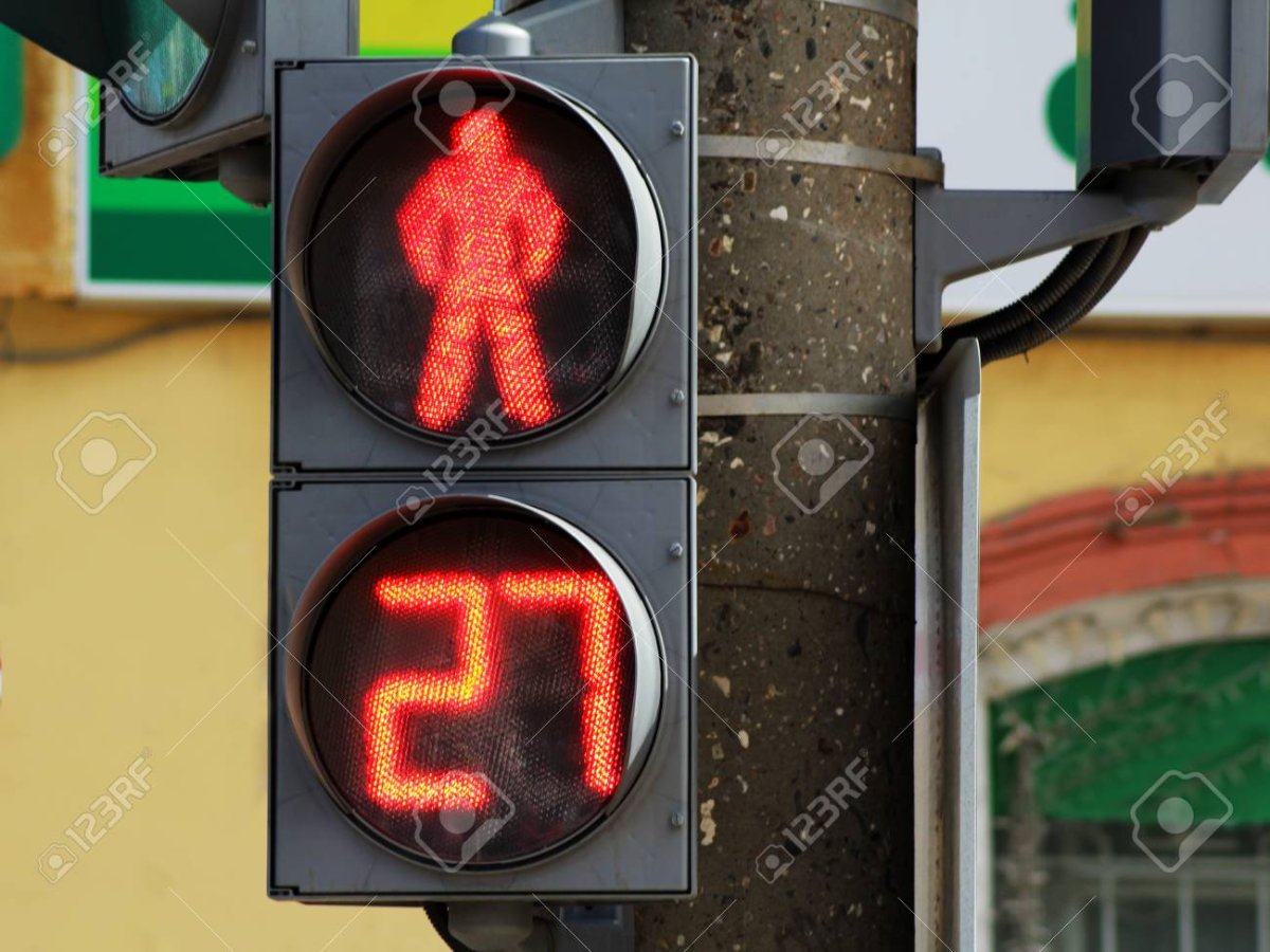 Транспортный и пешеходный светофор