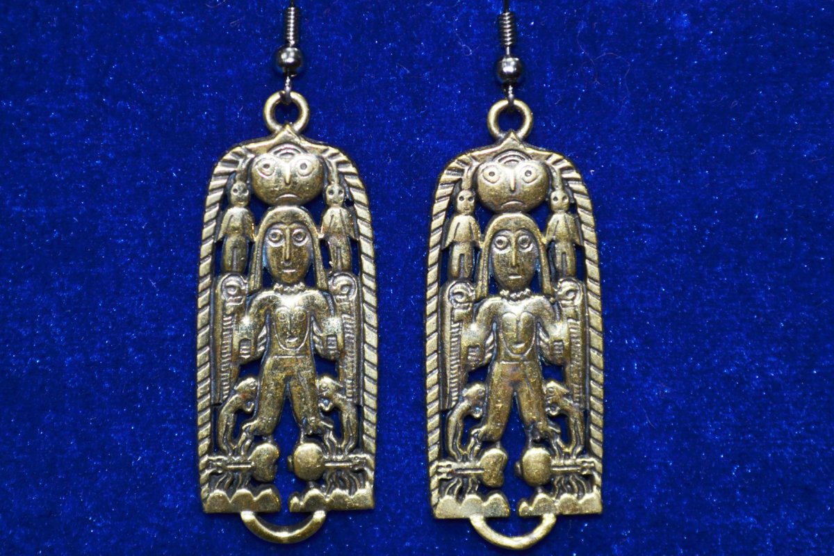 Медведь в жертвенной позе Пермский звериный стиль