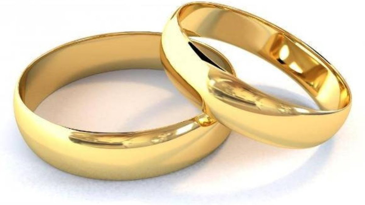 Свадебные кольца на прозрачном фоне