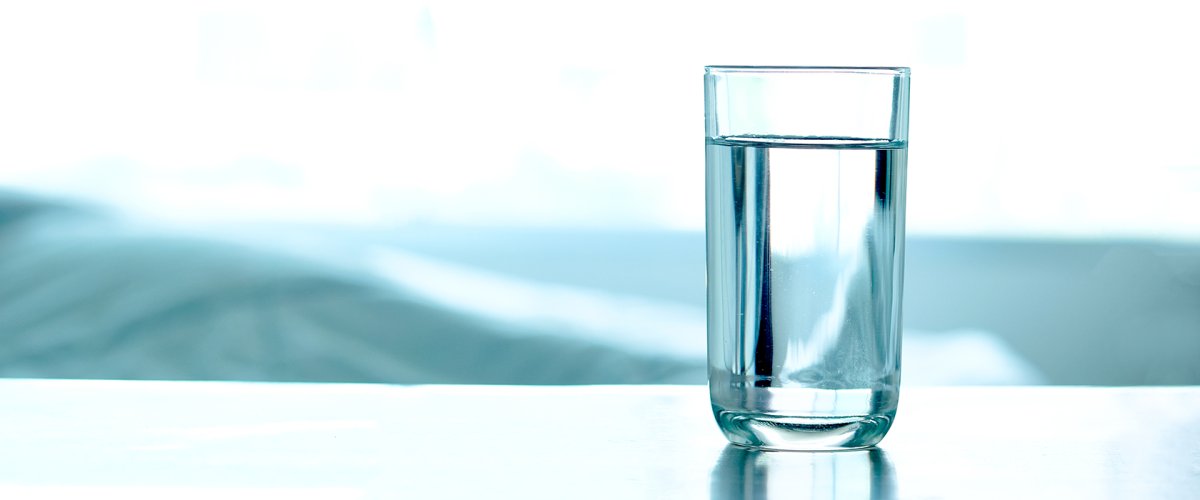 Переливать воду