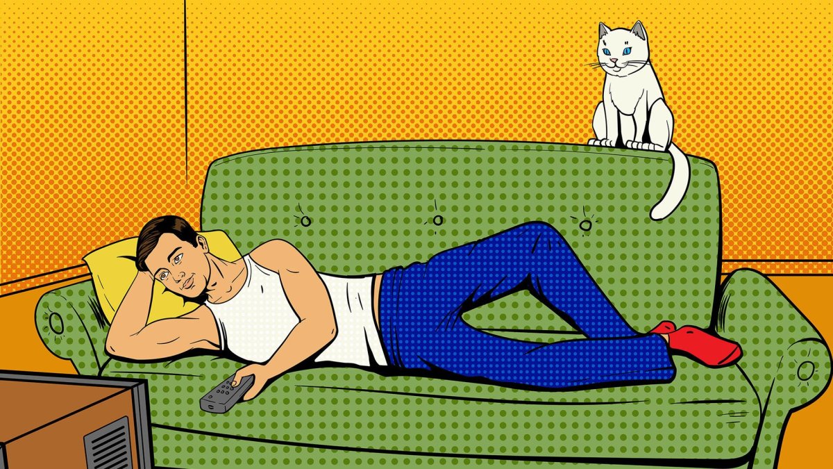 Мужчина лежит на диване