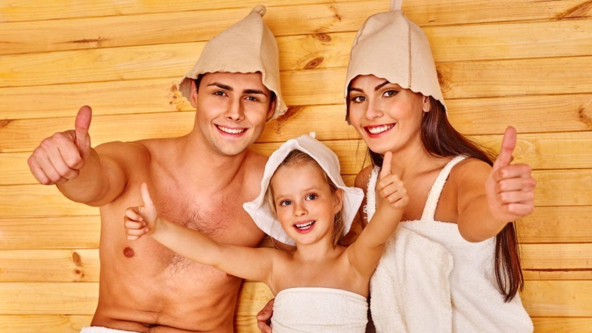 Семья в бане