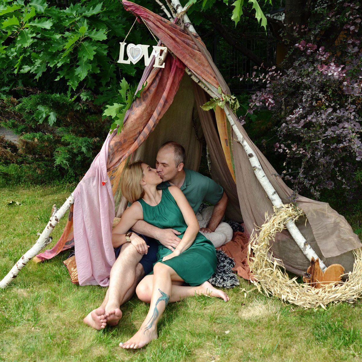 Двухскатный шалаш временное укрытие