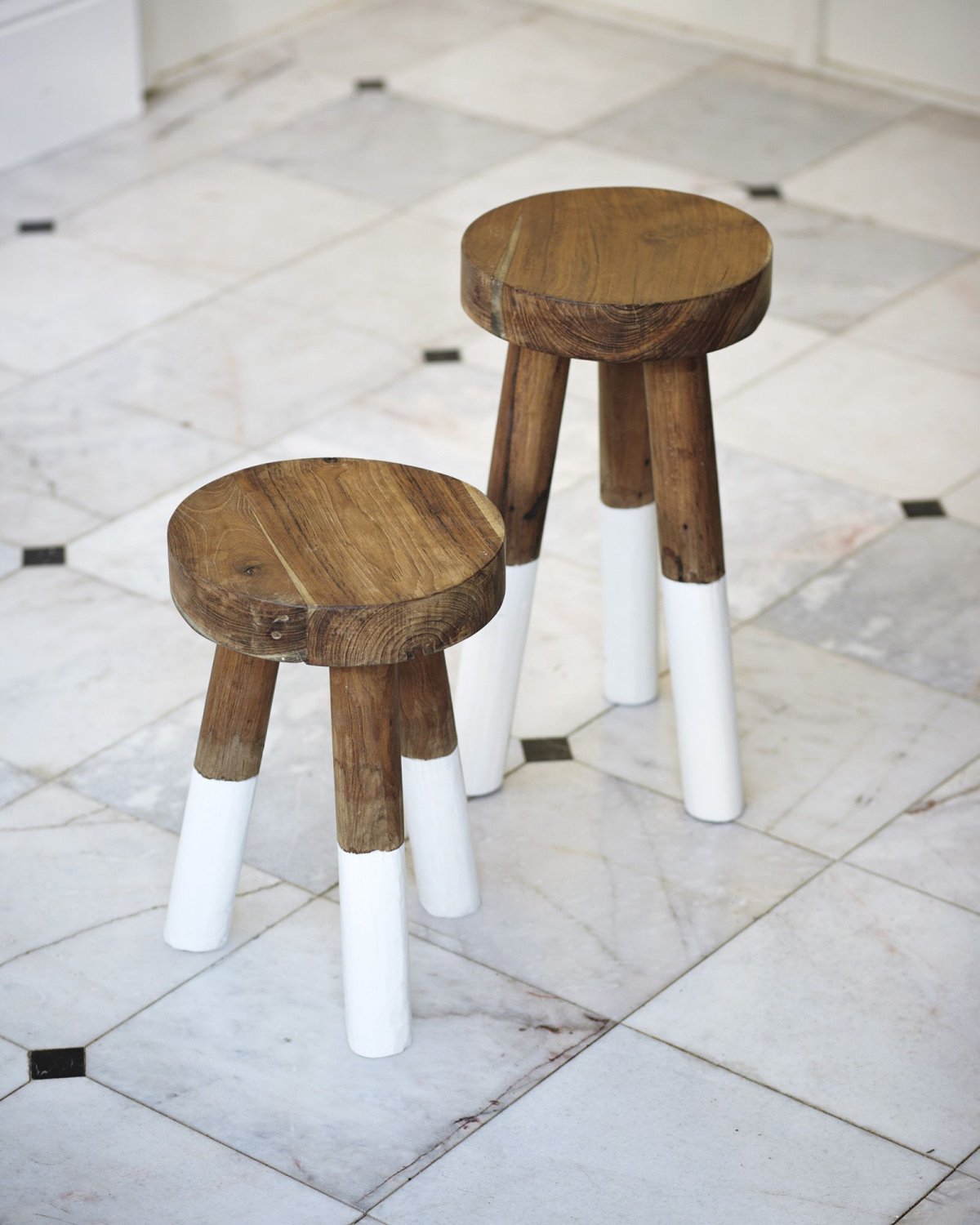 Табурет на низких ножках