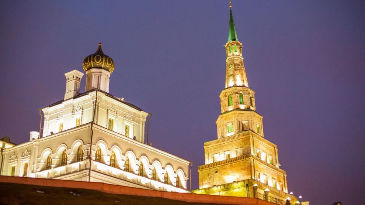 Башня Сююмбике наклон