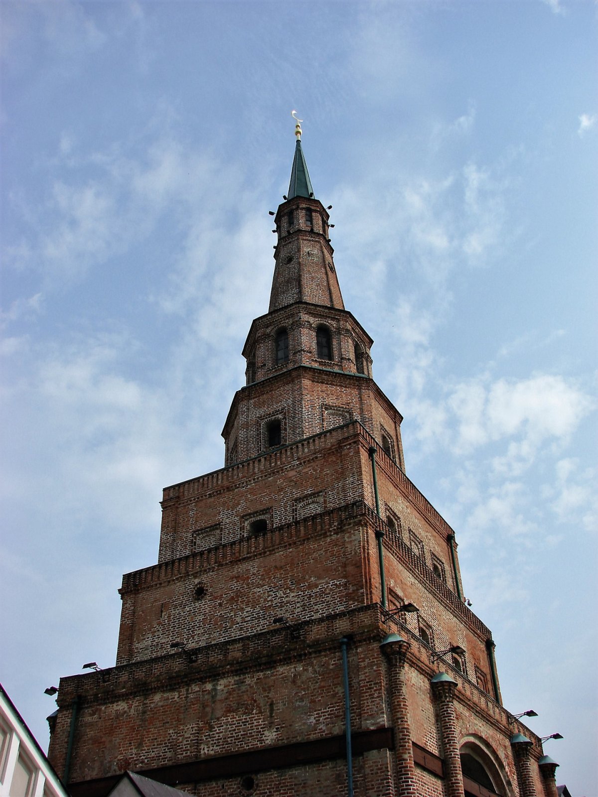 Башня Сююмбике разрушенный по кирпичикам