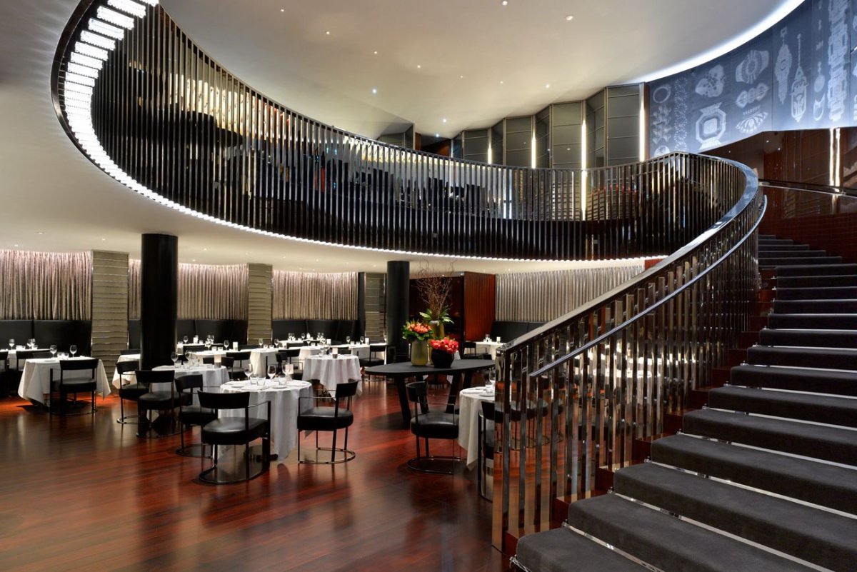 Двухэтажный ресторан