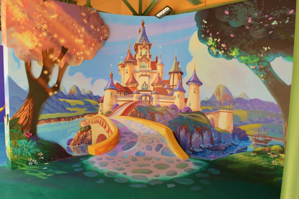 Сказочный лес из Алисы в стране чудес