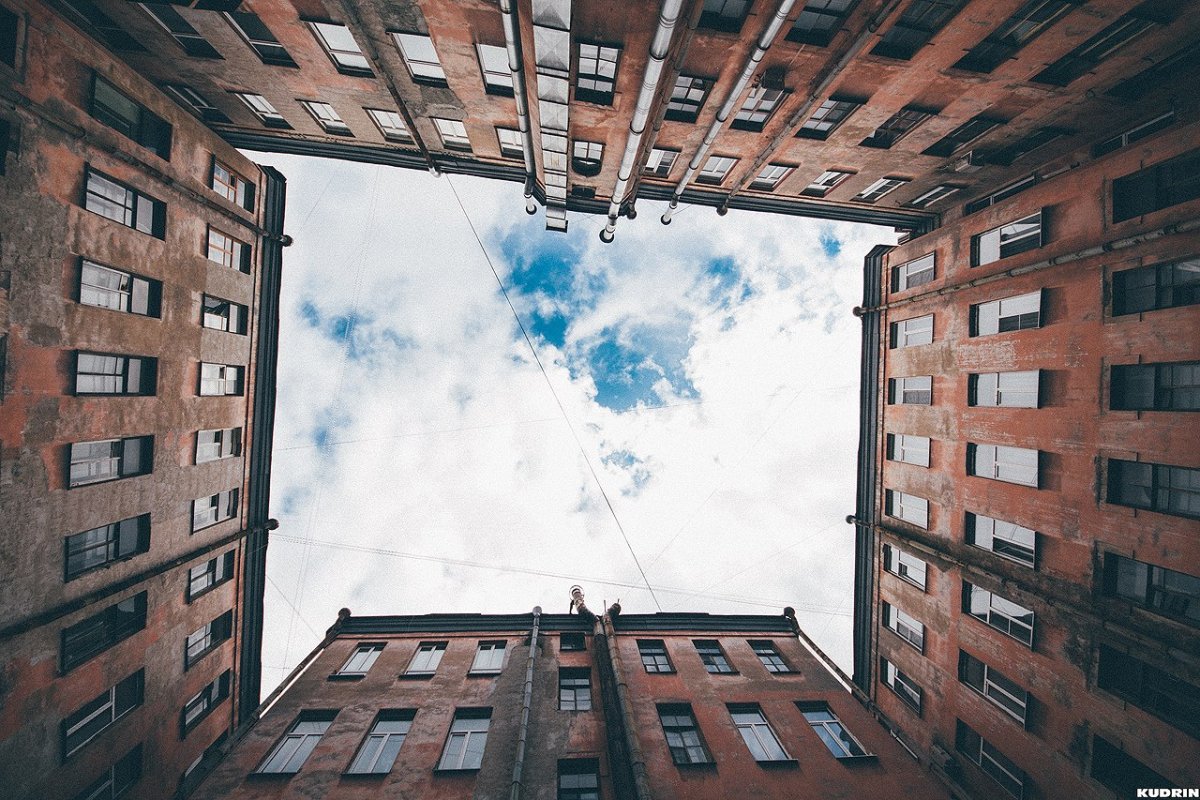 Марата 75 двор-колодец