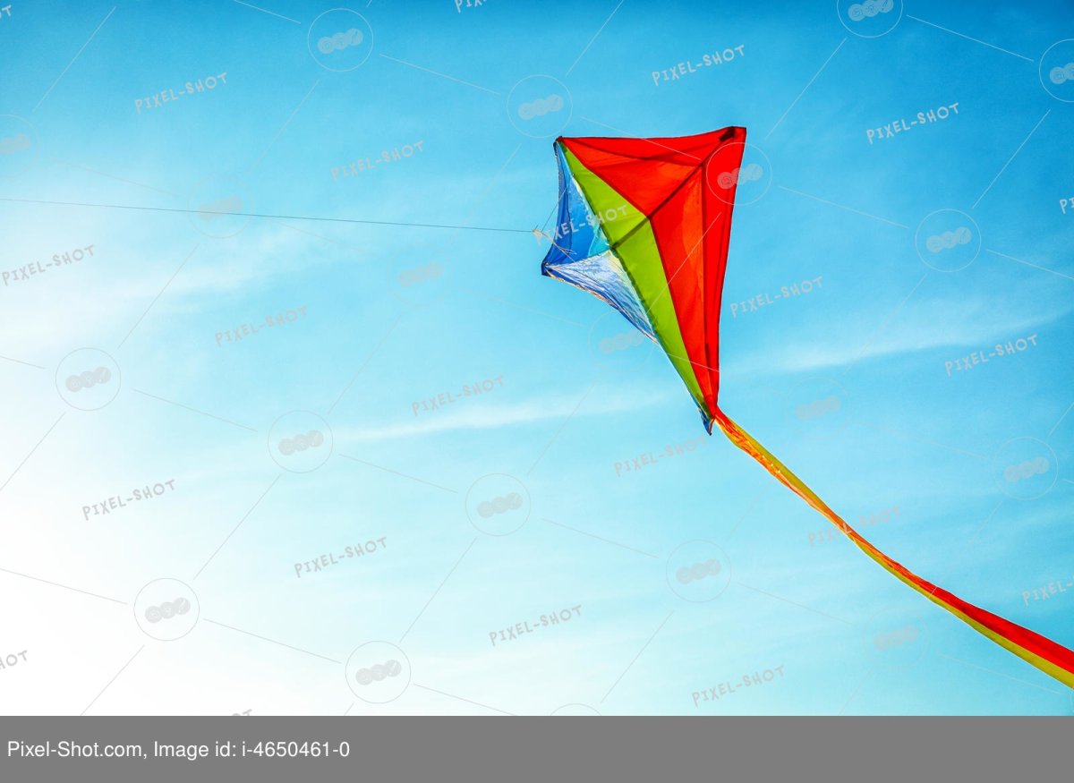 Голубой воздушный змей на голубом небе