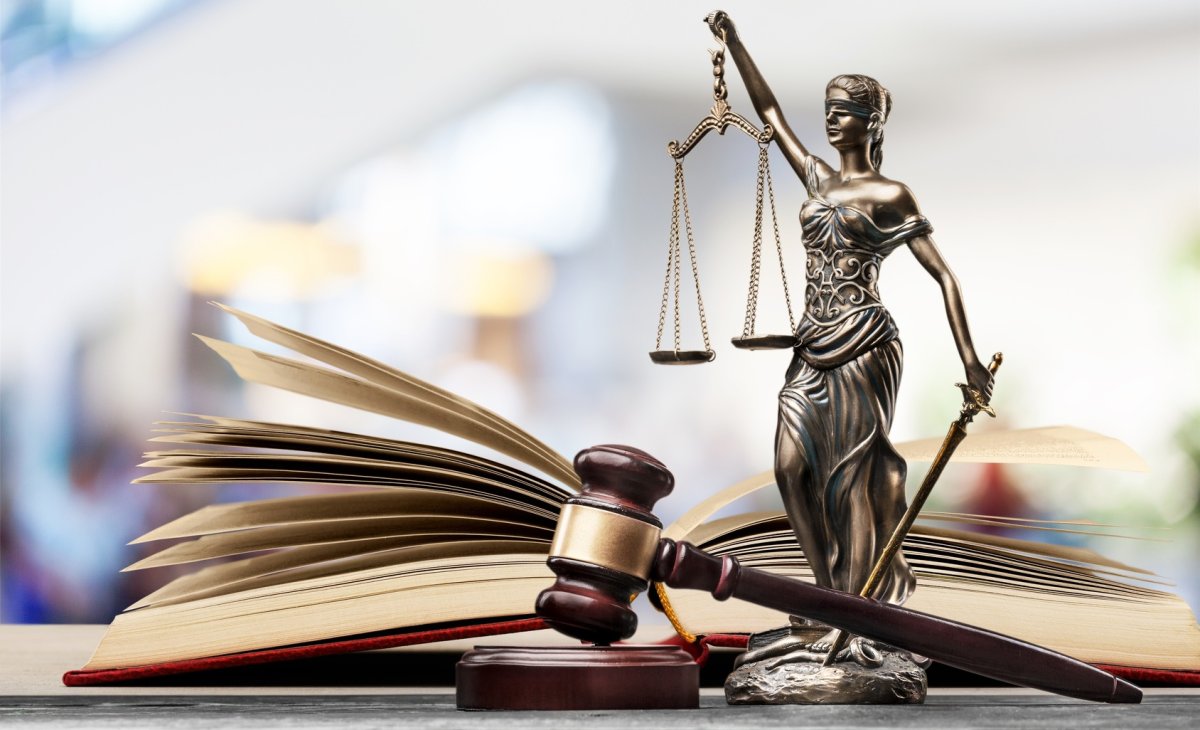 Фемида молоток