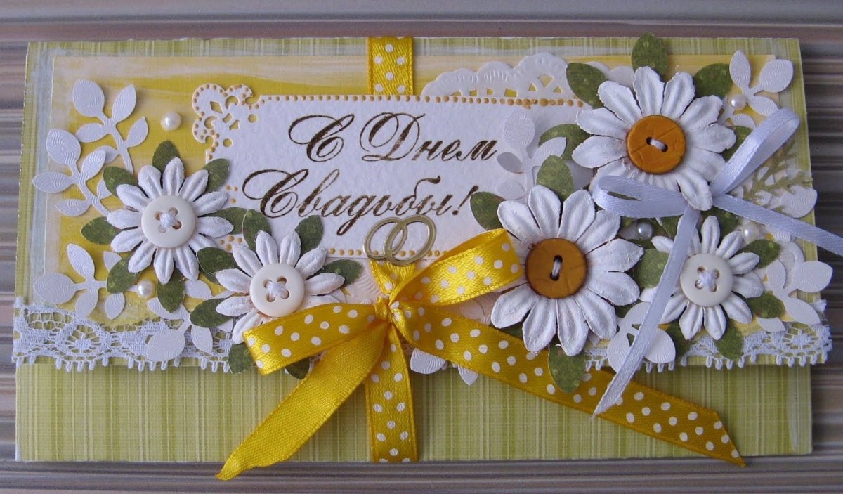 Букет полевых цветов в руках