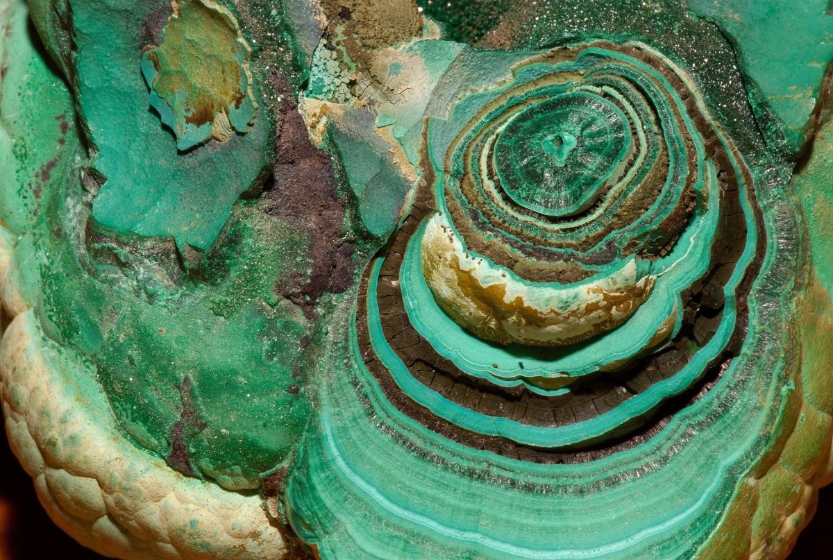 Изумрудный цвет