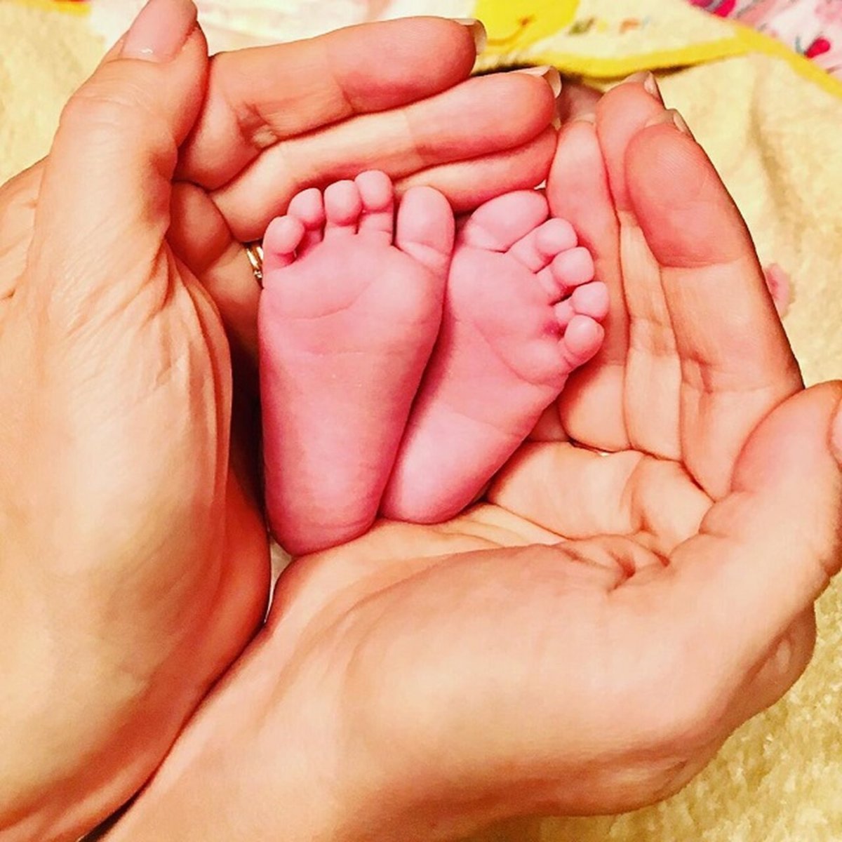 Ножки новорожденного