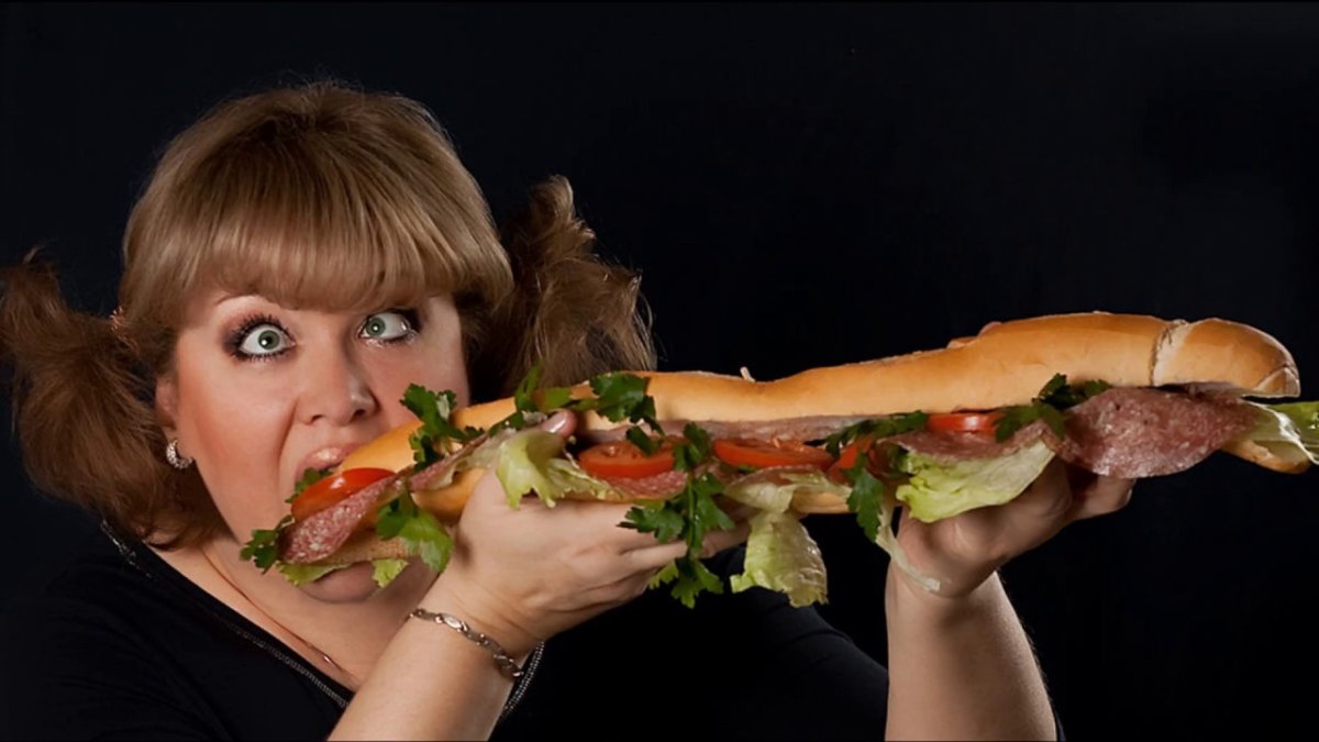 Девушка с едой