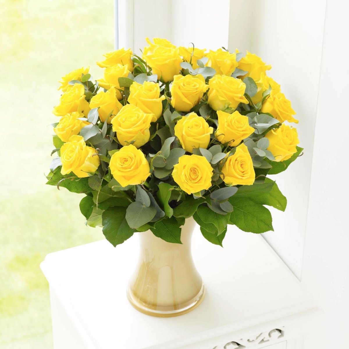 Роза Еллоу Бентам желтая