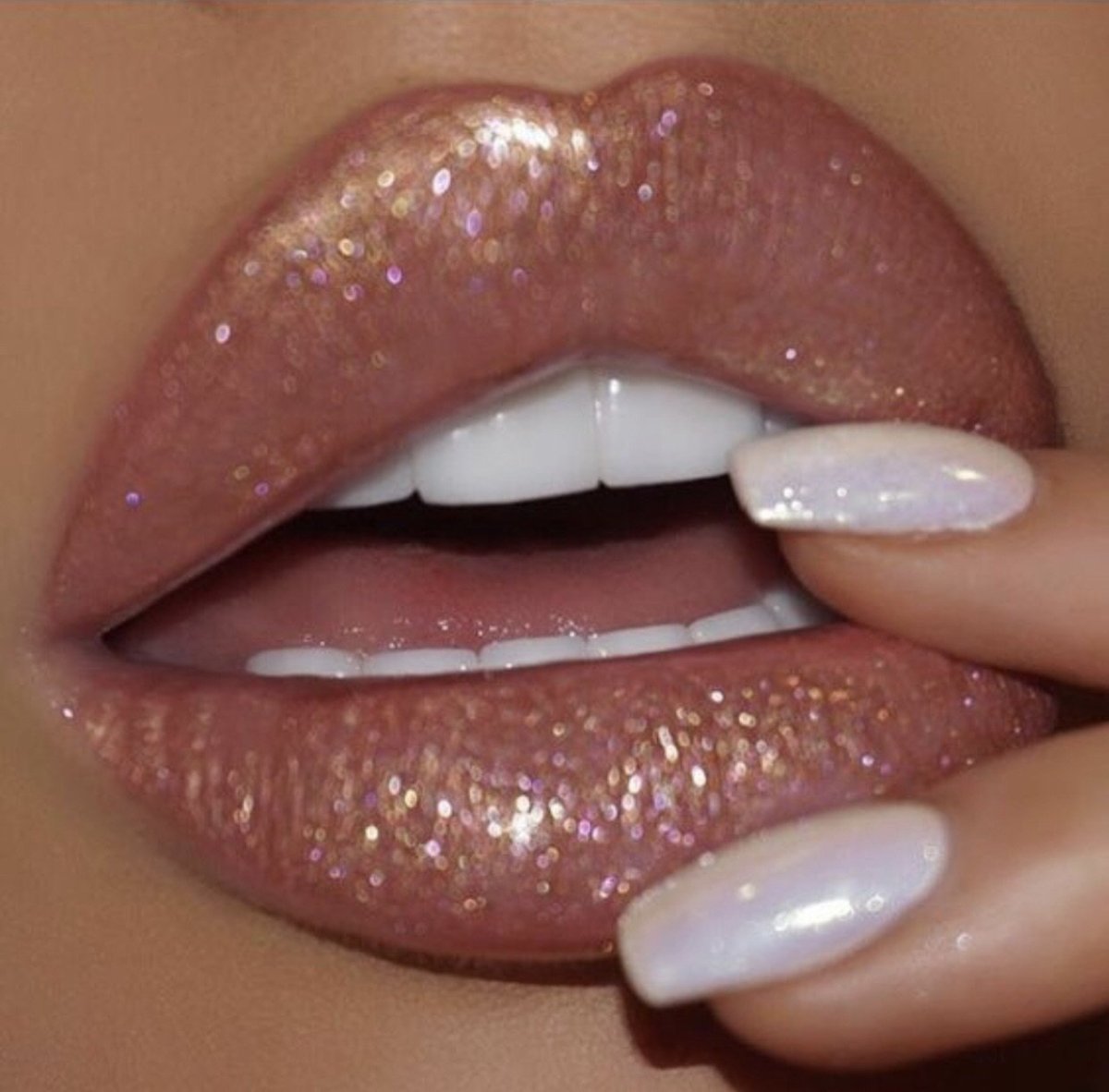 Губы Эстетика