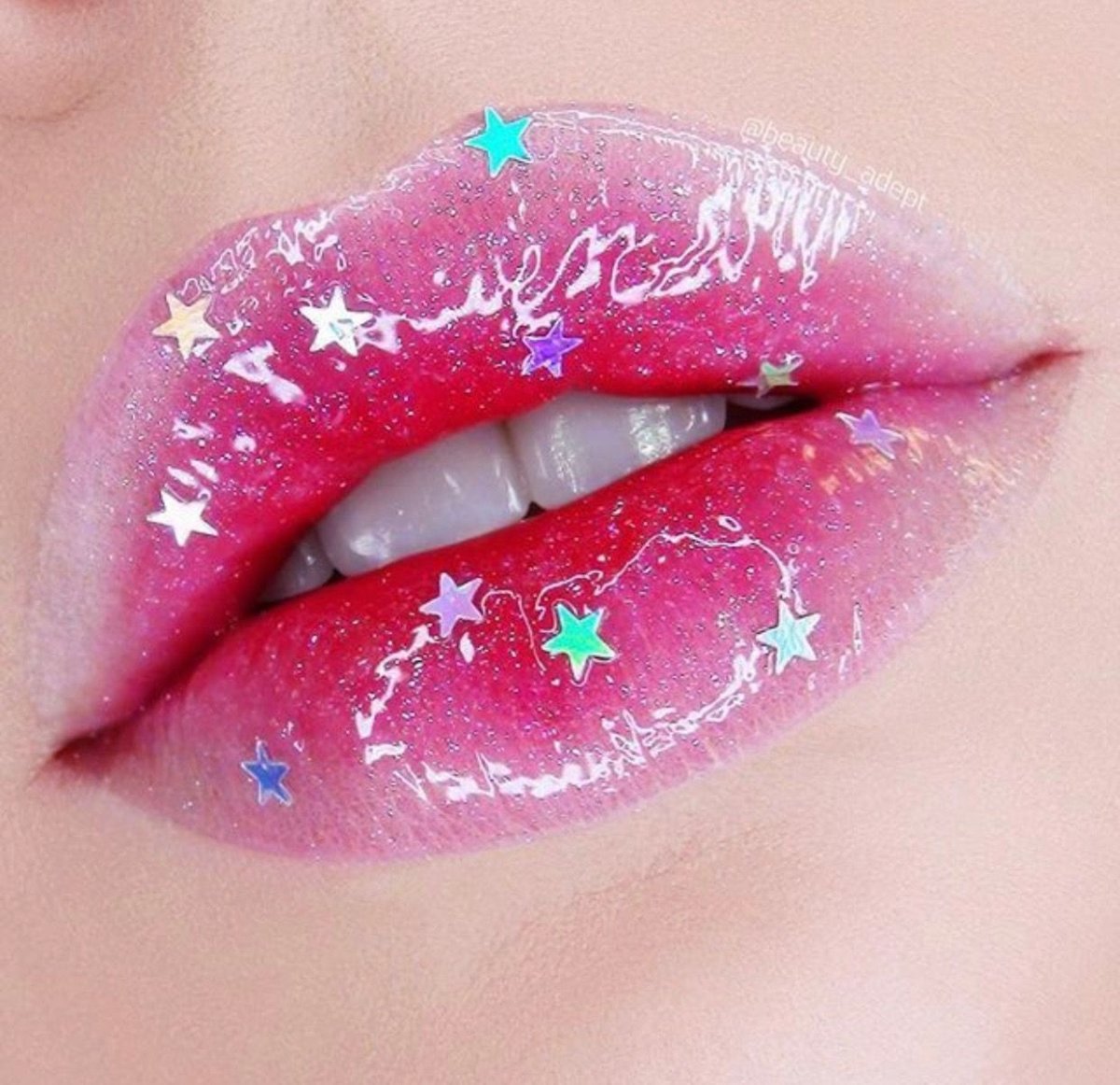Губы накрашенные блеском