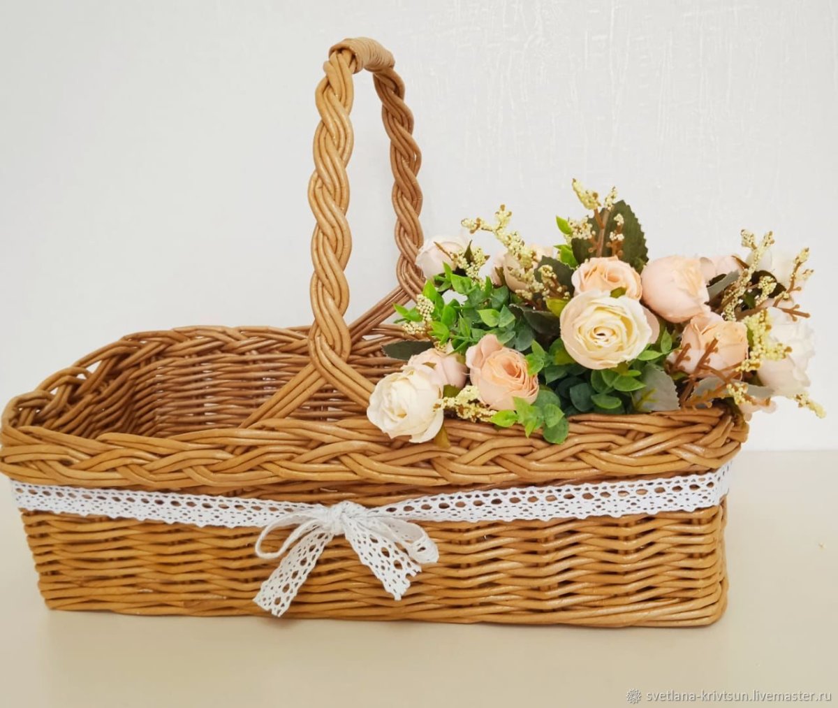 Корзина плетеная с ручкой для Пасхи
