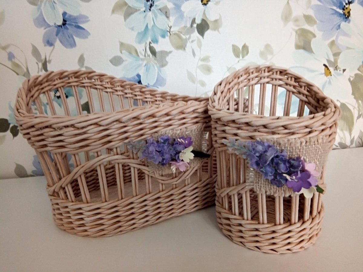 Плетеная корзина на колесах