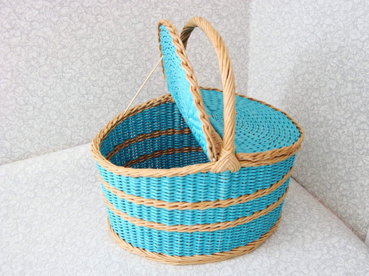 Плетёная корзина с фанерным дном