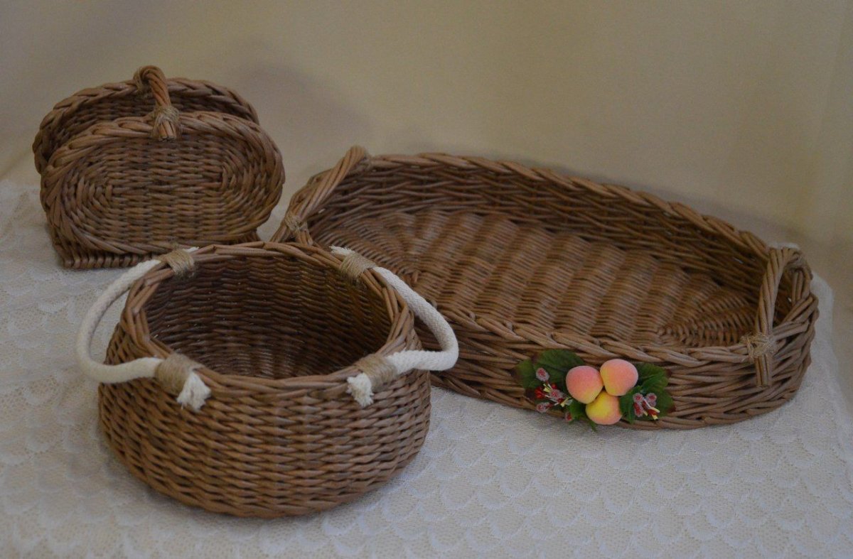 Плетеная корзинка черная