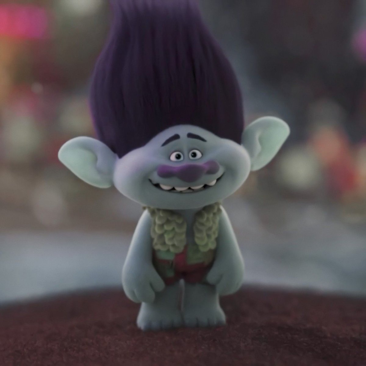 Тролль с розовыми волосами