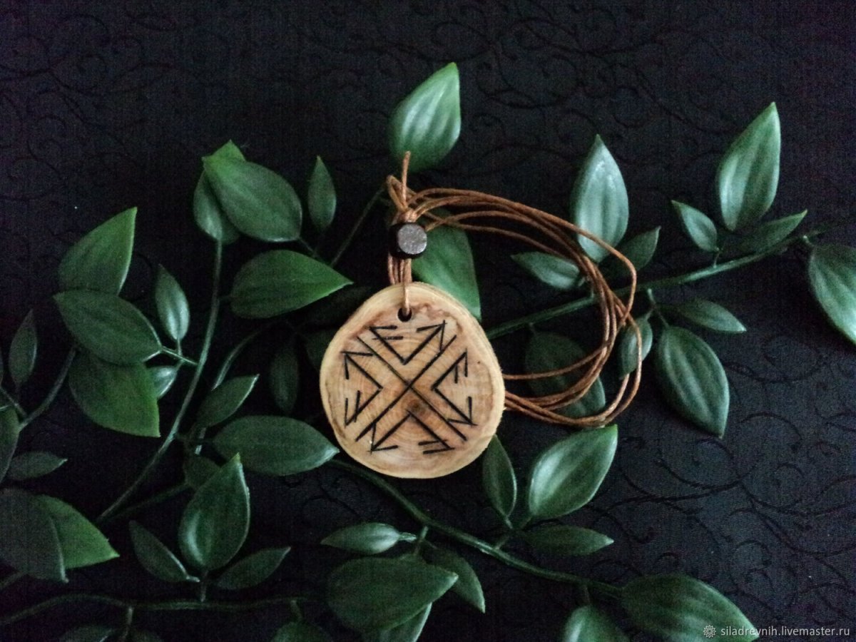 Оберег красивый