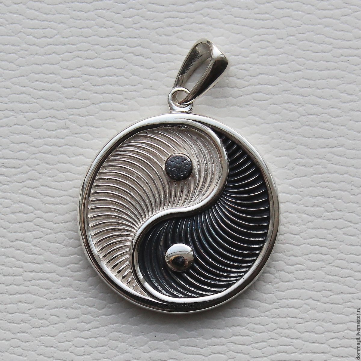 Инь амулет Инь и Янь