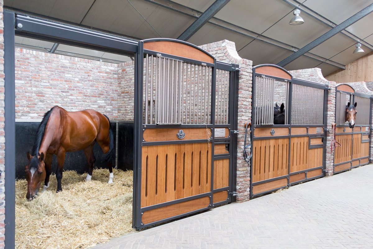 Навес для лошадей