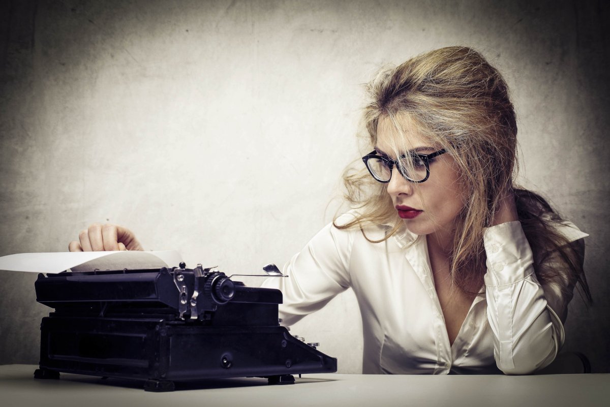 Писательница с печатной машинкой