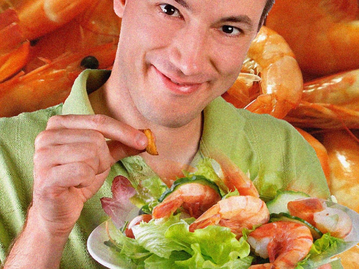 Люди едят морепродукты