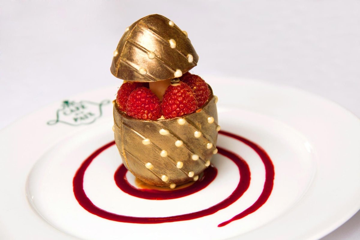 Десерт в виде яйца