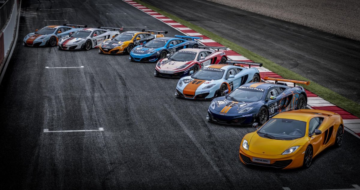 Много спортивных машин