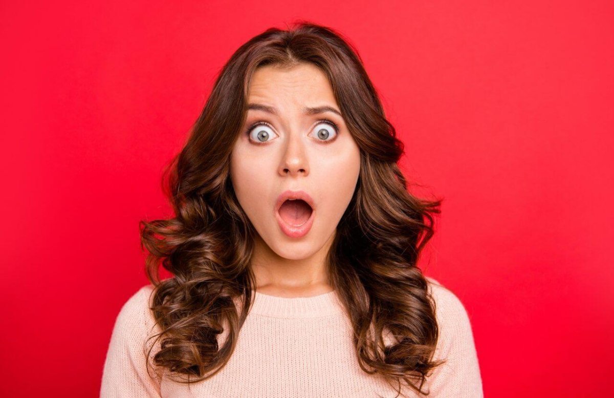 Удивленные глаза женщины