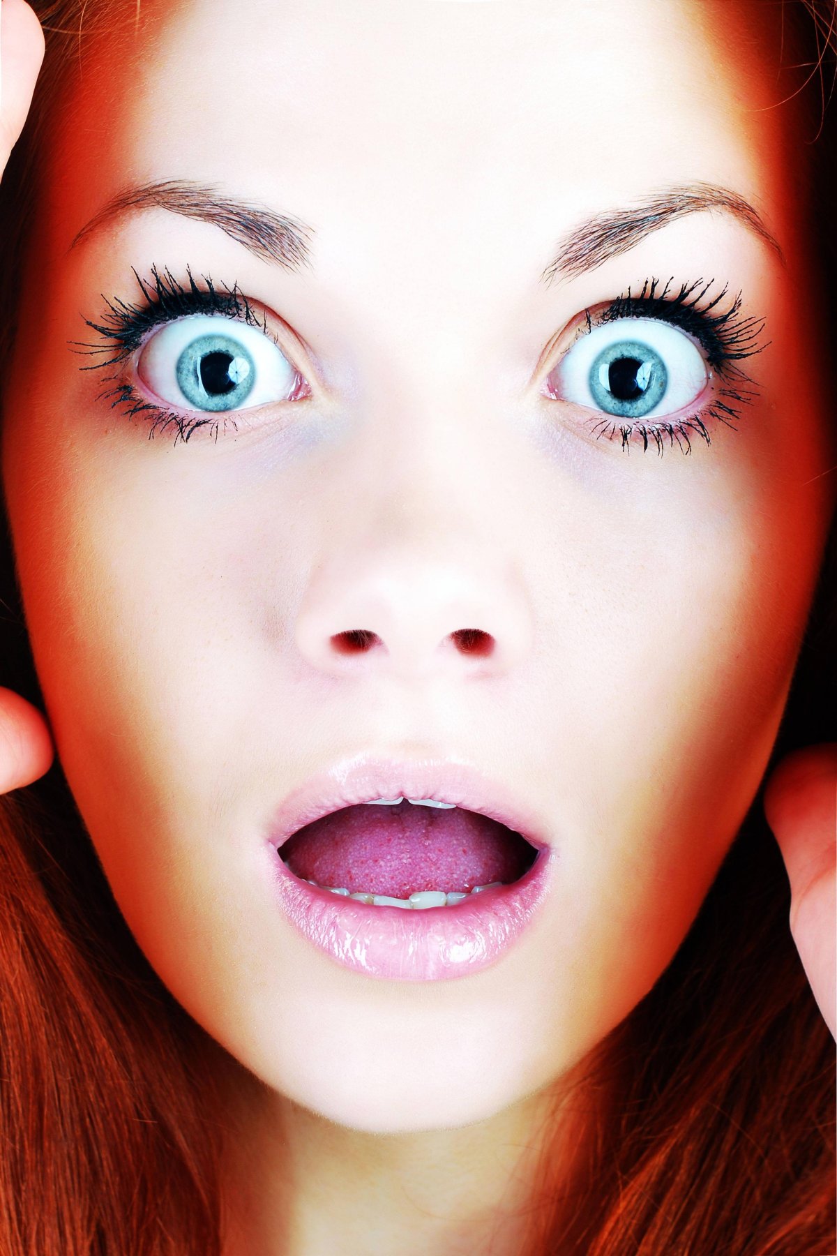 Испуганные женские лица