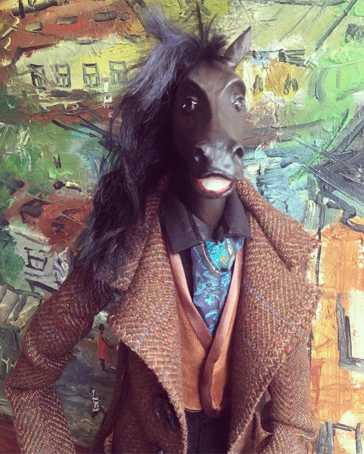 Костюм коня в пальто