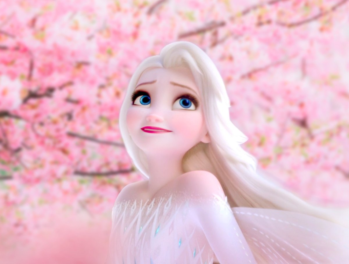 Эльза с цветами