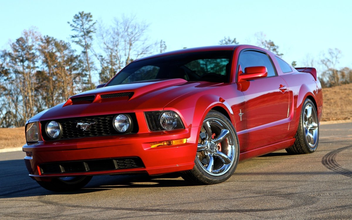 Форд Мустанг красный
