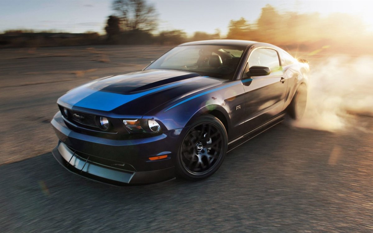 Машина Форд Мустанг GS