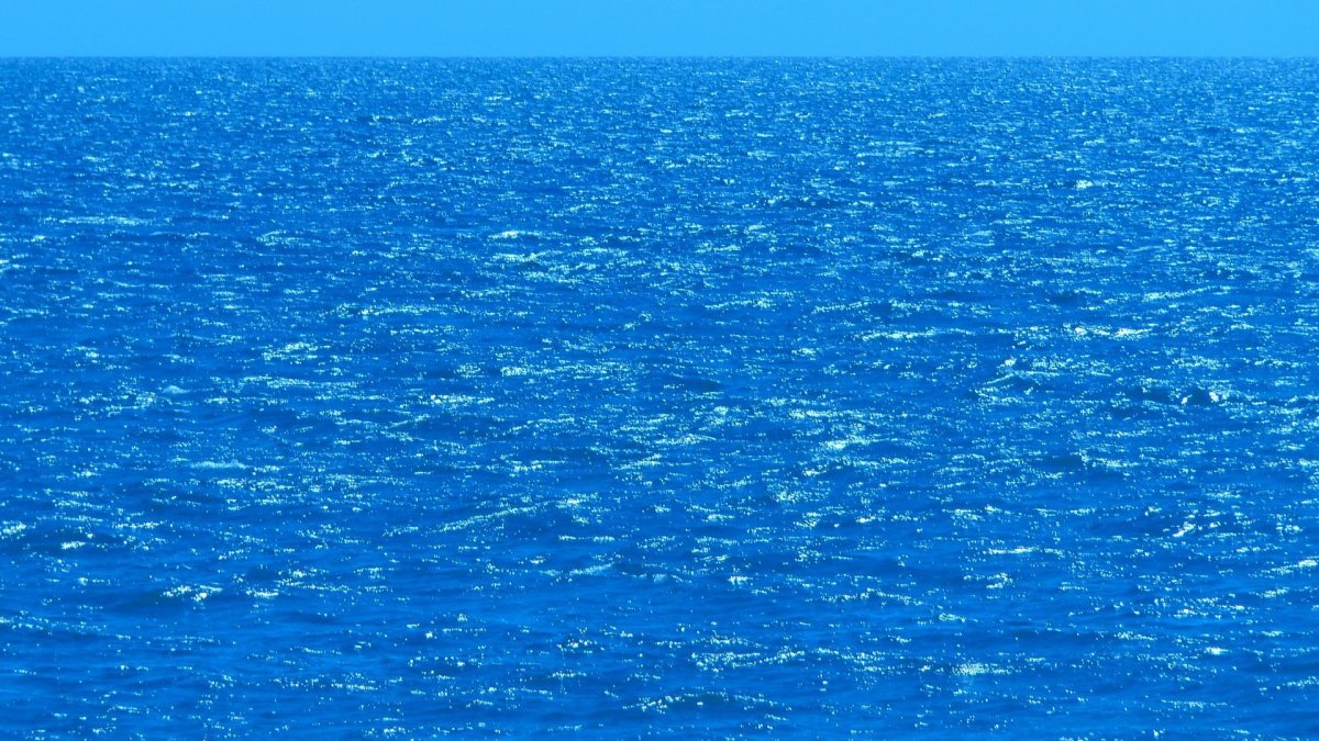 Синий фон море