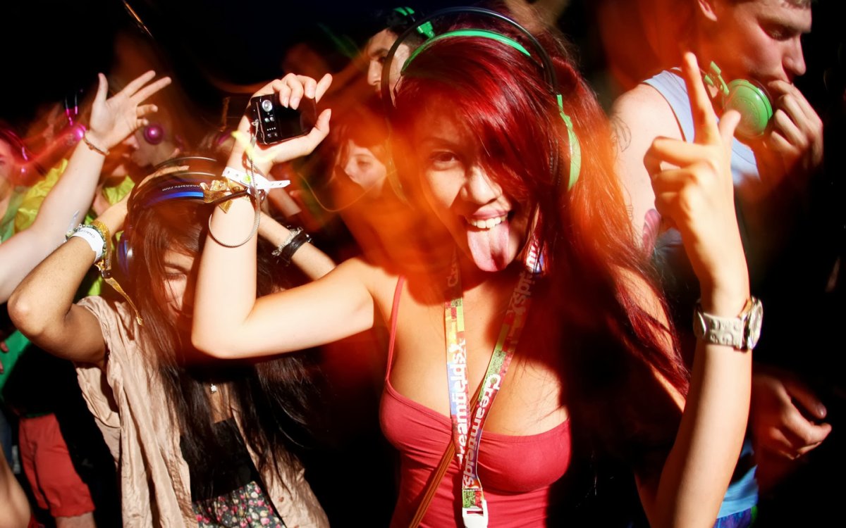 Девушки в клубе