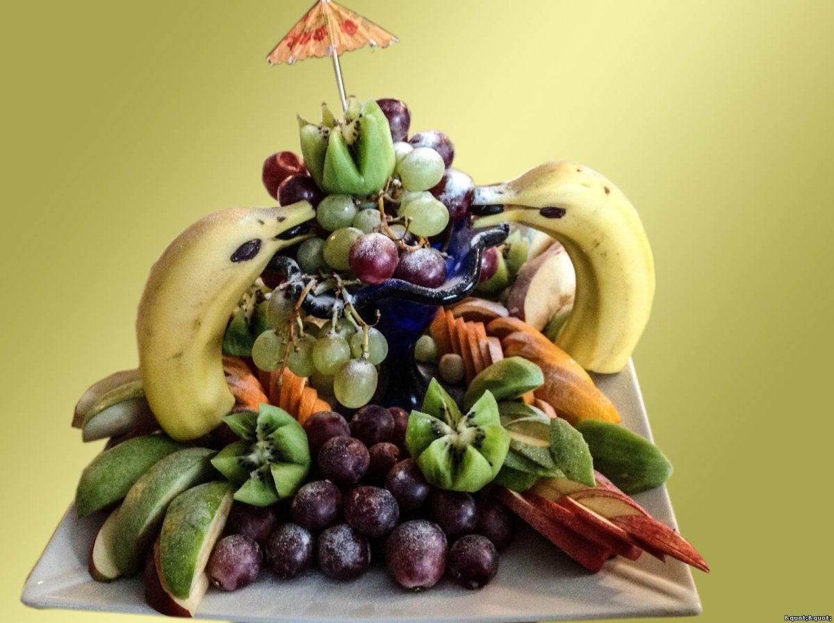 Натюрморт с цветами и фруктами