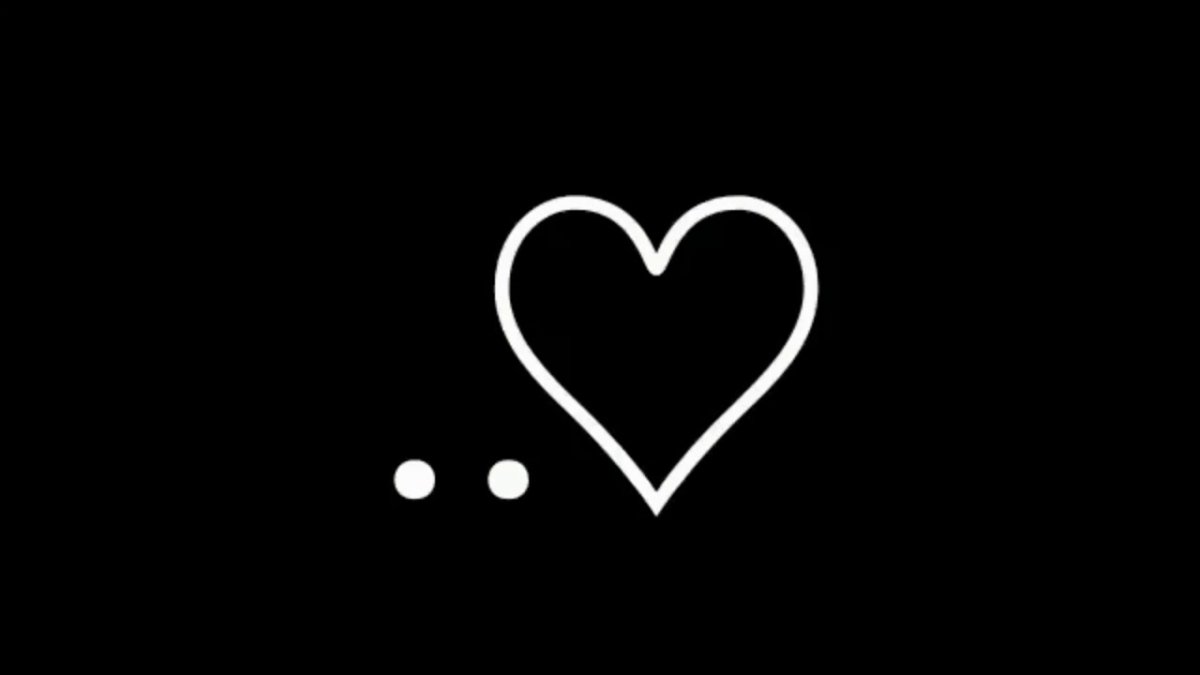 Сердечко натчерном фоне