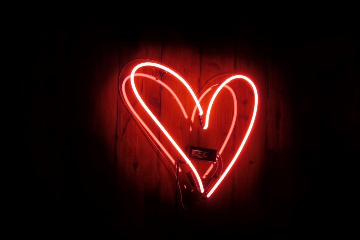 Сердечко на черном фоне