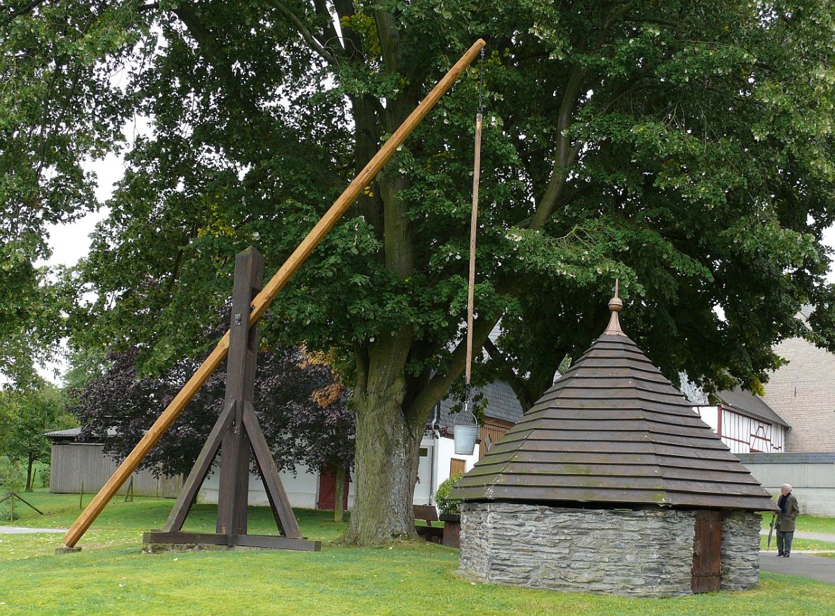 Высохший колодец с журавлём арт