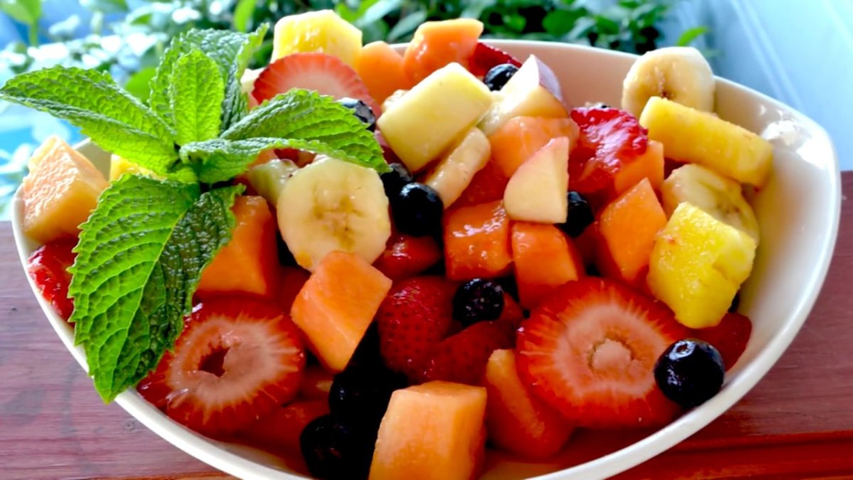 Летний фруктовый салат