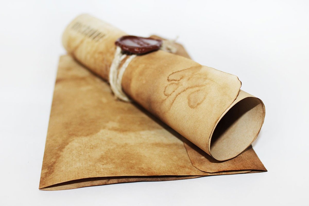 Старинный свиток с печатью