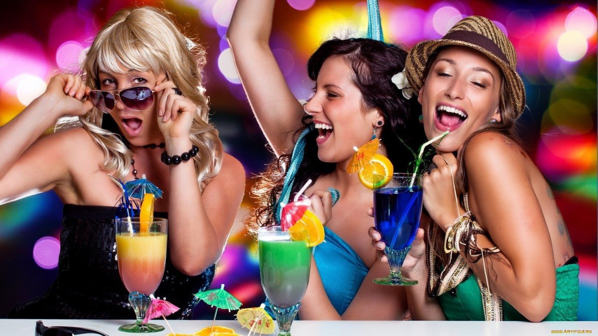 Девушки веселятся